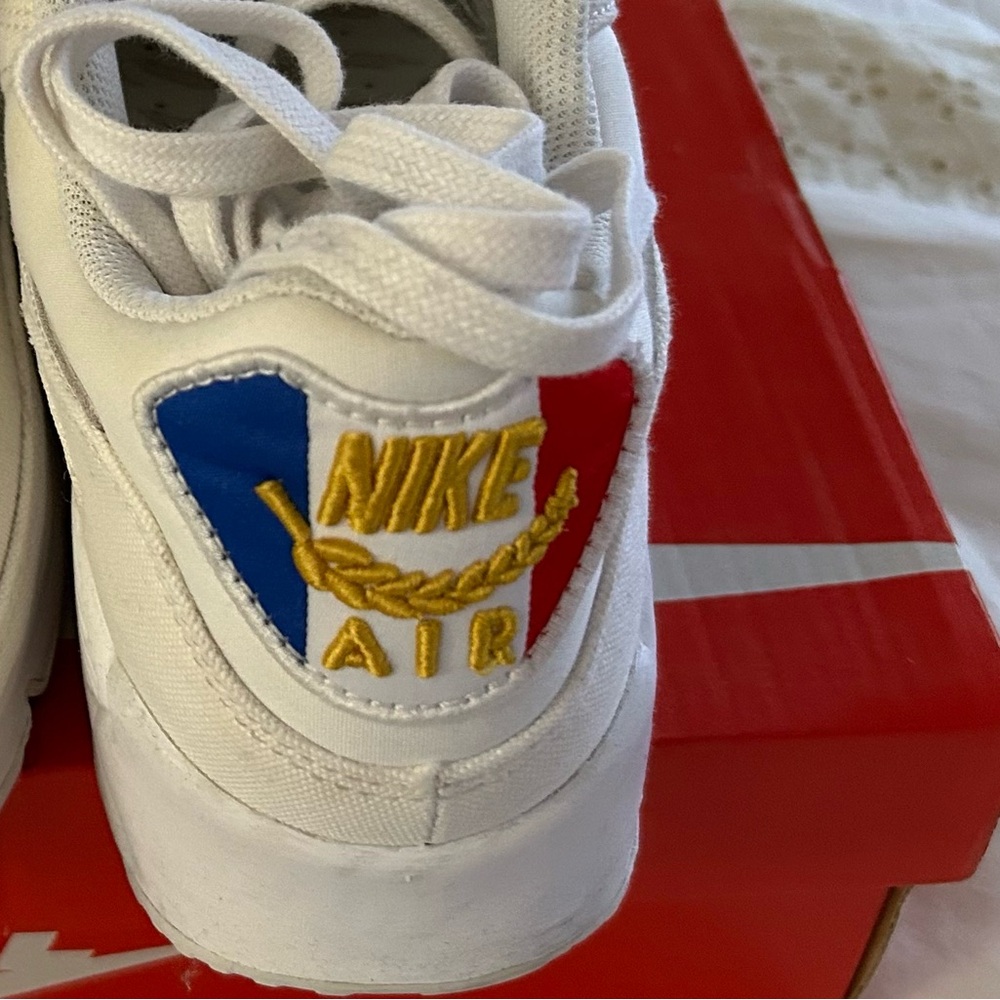 Nike Men’s White Air Max Sneakers. Good condition
